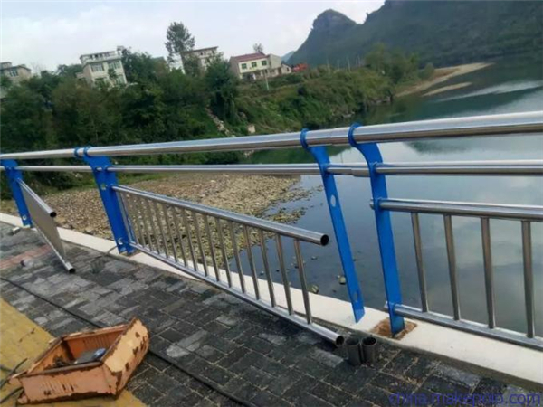 甘南不锈钢复合管护栏是一种卓越的防护材料